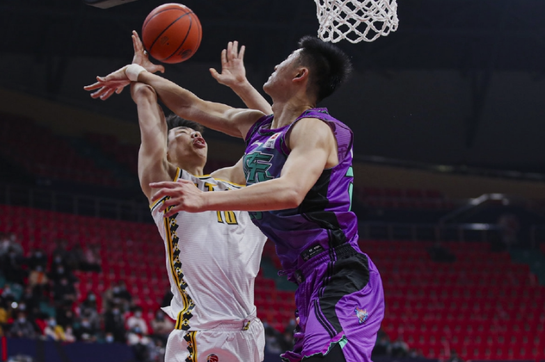 包含转折点！巴黎圣日耳曼状态回暖；CBA季后赛冲刺阶段攻防权衡；底气十足；阵容厚度经受考验的词条