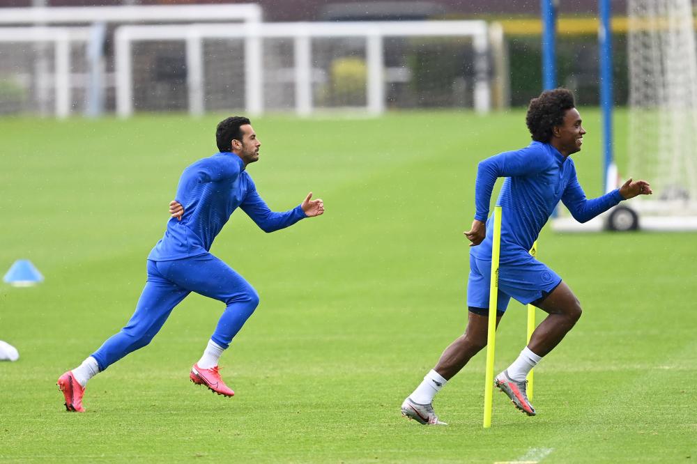 费耶诺德训练开放日，冲刺阶段扳平良机引欢呼，英超在即，年轻球员得到机会的简单介绍