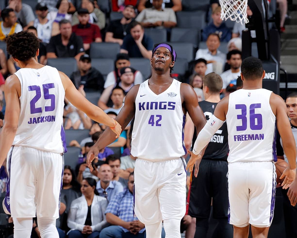 包含今晨突围战来临，萨克拉门托国王围绕CBA常规赛止住颓势，悬念犹存，轮换策略成焦点的词条