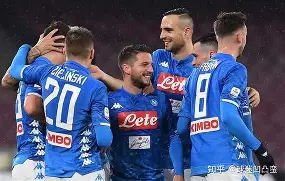 包含今夜欧超杯焦点战，那不勒斯战术微调，话题不断，轮换策略成焦点的词条